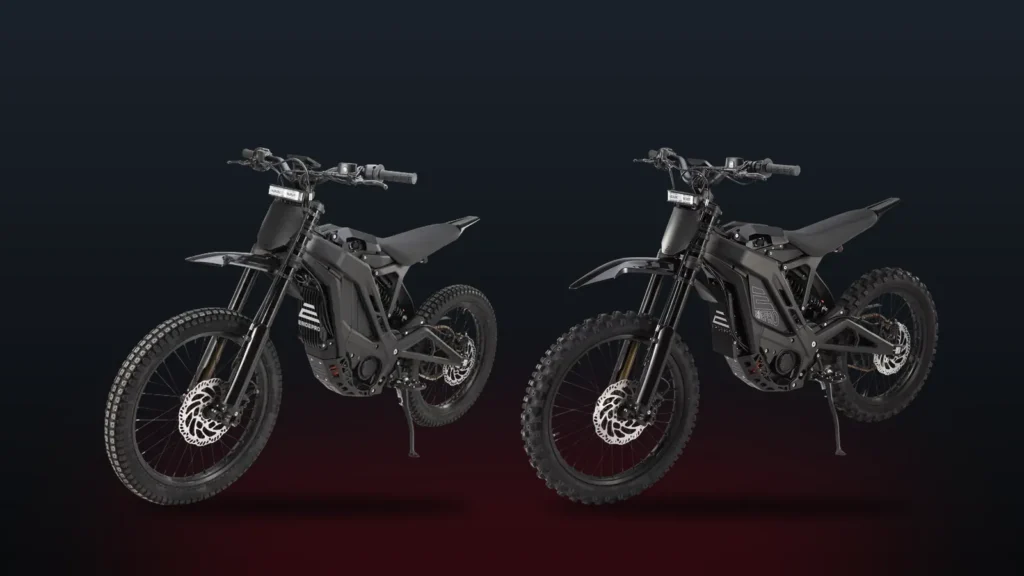 E RIDE PRO SS 3.0 (stânga) și E RIDE PRO SR (dreapta), unul lângă altul